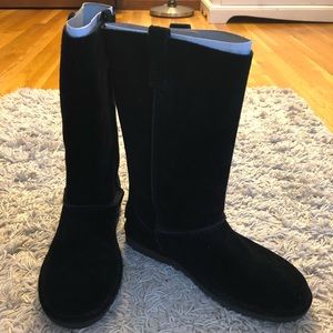 Tall black Treadlite Black Ugg boots.
